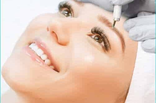 sopracciglia foltissime